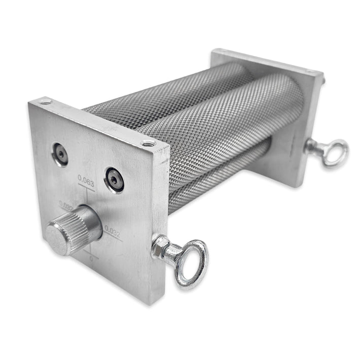Adjustment locking wing bolts on KegLand MaltMuncher 3 roller grain mill