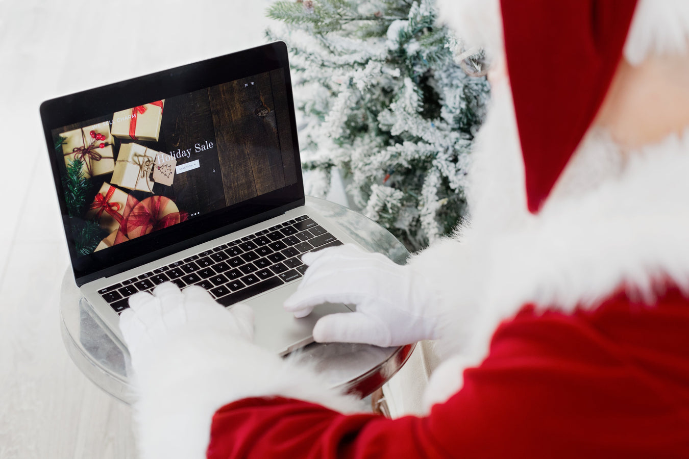 Santa logging onto SoCal Brewing Supply's website to order home brewing gifts for all the good boys and girls.